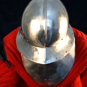 Chapelle de fer casque avec le hausse-col et baviére ArmStreet