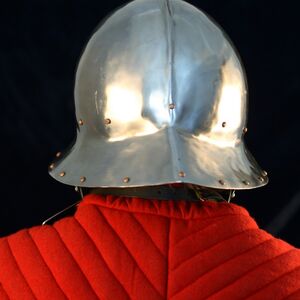 Chapelle de fer casque avec le hausse-col et baviére ArmStreet