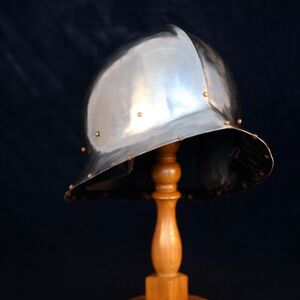 Chapelle de fer casque avec le hausse-col et baviére ArmStreet