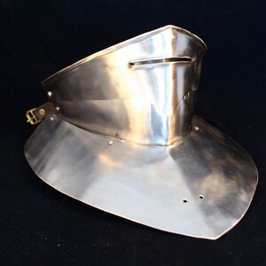 Chapelle de fer casque avec le hausse-col et baviére ArmStreet