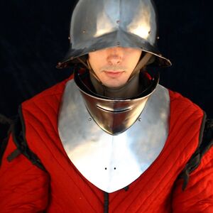 Chapelle de fer casque avec le hausse-col et baviére ArmStreet