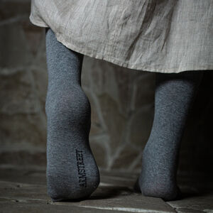 Chaussettes en coton uni hauteur genou de personnage du début du Moyen âge ou viking