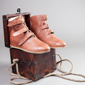 Chaussures médiévales de chevalier en cuir hauteur cheville-03