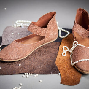 Chaussures médiéval légeres en cuir pour femmes