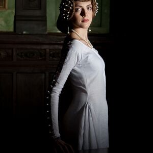 Chemise en Lin Médiévale avec Décoration « Lady Rowena » | Blanche