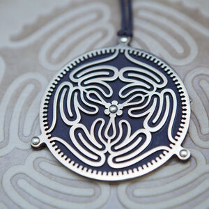 Collier amulette « Labyrinthe »