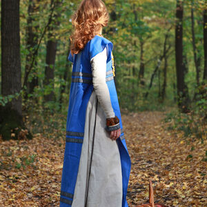 Costume médiéval de robe et surcot en lin « Janet ensoleillée »-05