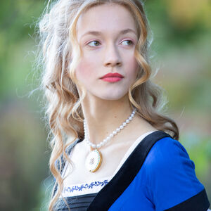 Costume "Mémoires de Renaissance": robe, chemise, tablier, coiffe