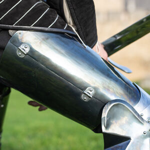 Armure de jambe en acier trempé « Loup Noir »