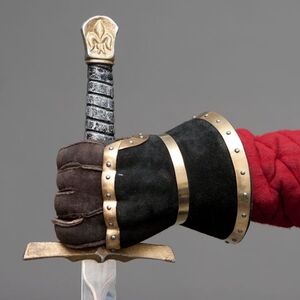 Demi gantelets médiévaux de combat décorés d'ArmStreet