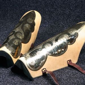 EXCLUSIVE FANTASY LEATHER GREAVES