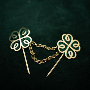 Fermoir fibule de cape à trèfle de style celtique "Les Collines Creuses"