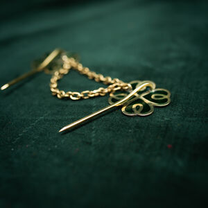 Fermoir fibule de cape à trèfle de style celtique "Les Collines Creuses"