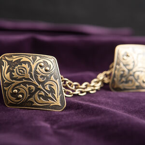 Fibule en laiton « Chevalier de la Fortune »