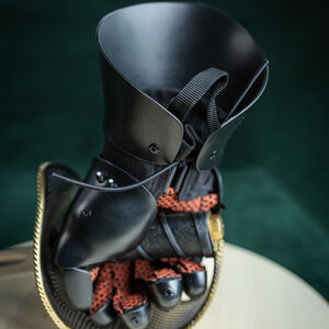 Gantelets AMHE en plastique à cinq doigts "Prince Noir" gant articulé