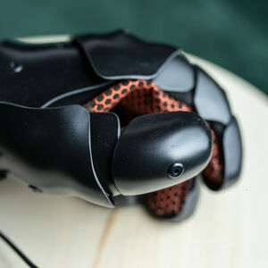 Gantelets AMHE en plastique à cinq doigts "Prince Noir" gant articulé