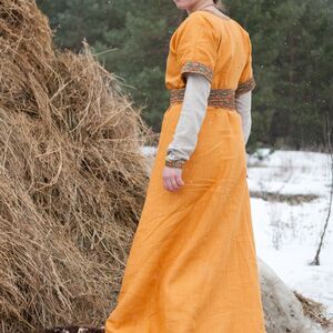 « Knyazhna Helga » robe médiévale avec tunique en lin ArmStreet