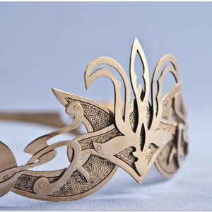 Détails de couronne en laiton multicouche médiéval d'ArmStreet