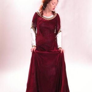 La robe médiévale avec la chainse « Dame de coeur » ArmStreet