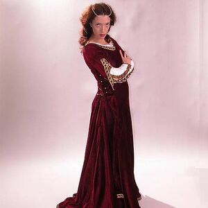 La robe médiévale avec la chainse « Dame de coeur » ArmStreet