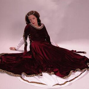 La robe médiévale avec la chainse « Dame de coeur » ArmStreet