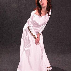 La robe médiévale avec la chainse « Dame de coeur » ArmStreet