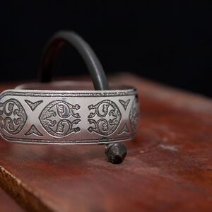 Bracelet médiévale en acier inoxydable décapé largeur 3 cm d'ArmStreet