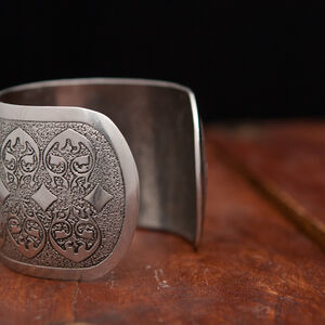 Bracelet médiévale en acier inoxydable décapé largeur 5 cm d'ArmStreet