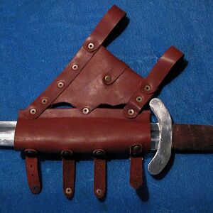 Baudrier ou porte-épée médiéval en cuir brun ArmStreet
