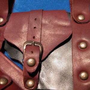 Baudrier ou porte-épée médiéval en cuir brun ArmStreet