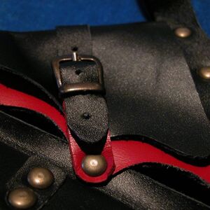 Baudrier ou porte-épée médiéval en cuir noir ArmStreet