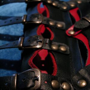 Baudrier ou porte-épée médiéval en cuir noir ArmStreet