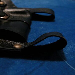 Baudrier ou porte-épée médiéval en cuir noir ArmStreet