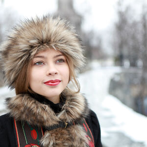 Manteau médiéval femme zupan avec chapeau et manchon « Bal Royal »