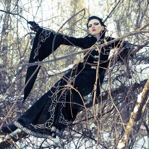 Manteau gothique en laine noire femme « Merle Noir »