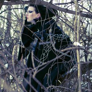 Long manteau gothique en laine « Merle Noir »