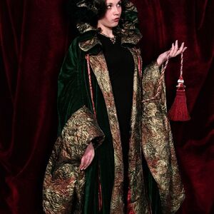MEDIEVAL RENAISSANCE CLOAK DRESS