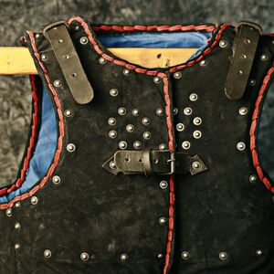 MULTILAYERED 15 CENTURY FRONT SLIT BRIG