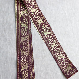 Passement bourgogne avec doré "Princesse de la Forêt" à vendre au mètre