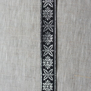 Passement étroit Forest Princess avec des accents argentés ou dorés à vendre au mètre