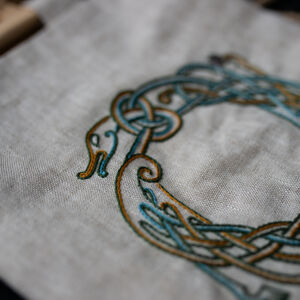 Petit sac Hedeby avec broderie faite main et poignées arquées en bois
