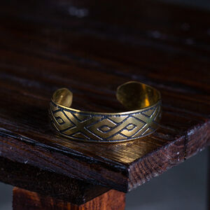 Rabais: Bracelet Médiéval en Laiton Gravé «Le Foyer Médiéval» | Poignet 15 cm
