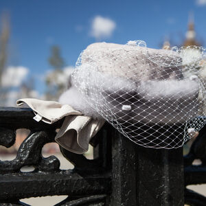 Rabais: Chapeau avec voile «Fleur-de-Lis» | Laine lilas clair | Tête 54 cm