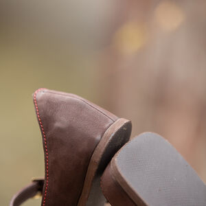 Rabais: Chaussures Médiévales Carrées avec Découpes à Pattes D'ours pour Femme «Rose Allemande» | Cuir mat marron | Taille EU-38