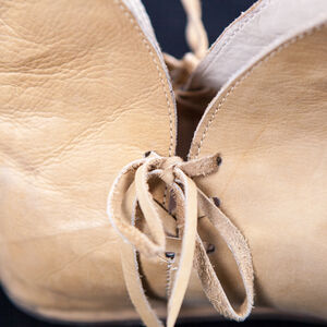 Rabais: Chaussures médiévales en cuir de design classique du XIVe siècle | Cuir noir | Pointure EU-42