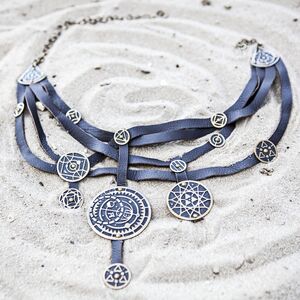Collier exclusif fantasy en cuir et laiton « Fille de l'Alchimiste »