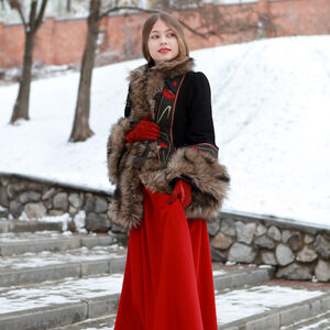 Rabais: Manteau Court Zupan avec Fourrure Artificielle « Bal Royal » | Laine noire | Fait sur mesure