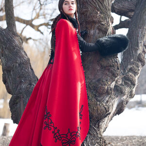 Rabais: Manteau en Laine Fantastique d'Inspiration Balkanique «Reine de Shamakhan» | Laine noire