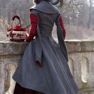 Rabais: Manteau exclusif en laine « Le Petit Chaperon Rouge » | Laine grise | Accents noirs