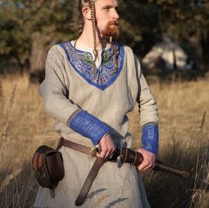 Rabais : Tunique viking brodée en lin « Éric le Jarl »